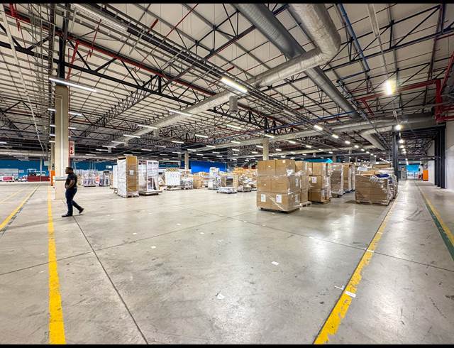 7,390M² WAREHOUSE TO LET IN CORNUBIA