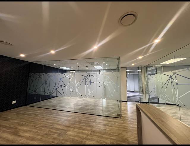 383M² OFFICE TO LET IN HYDE PARK