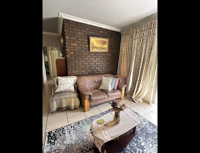 2 BEDROOM HOUSE TO LET IN BIRCHLEIGH NORTH