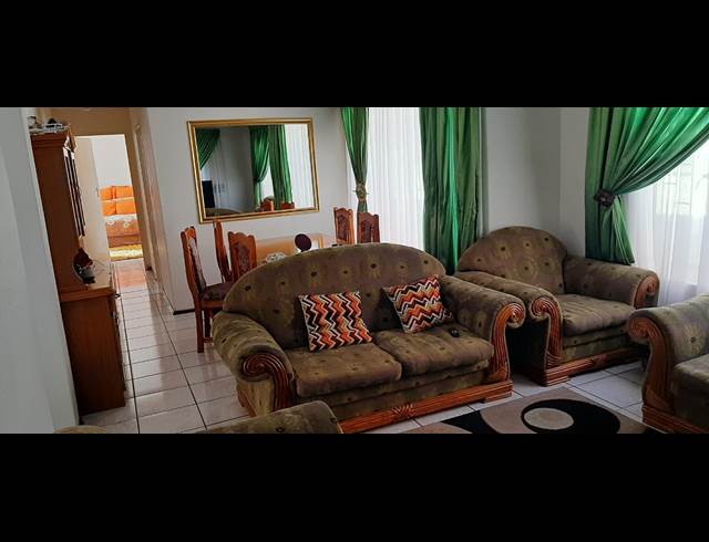 3 bed property to rent in DEWALD HATTINGH PARK