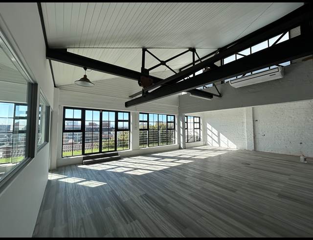 1,300M² BUILDING TO LET IN WOODSTOCK