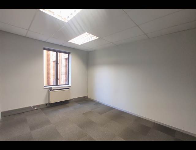 586M² OFFICE TO LET IN BRYANSTON