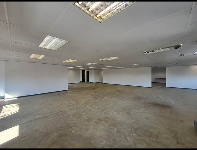 423M² OFFICE TO LET IN HYDE PARK