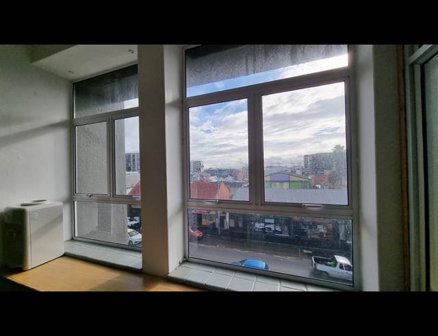 250M² BUSINESS TO LET IN WOODSTOCK