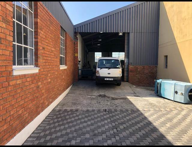 550M² WAREHOUSE TO LET IN STIKLAND