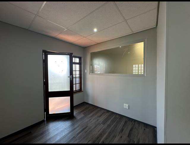 101M² OFFICE TO LET IN HIGHVELD BUSINESS PARK
