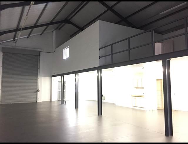 248M² WAREHOUSE RENTED IN CAPRICORN