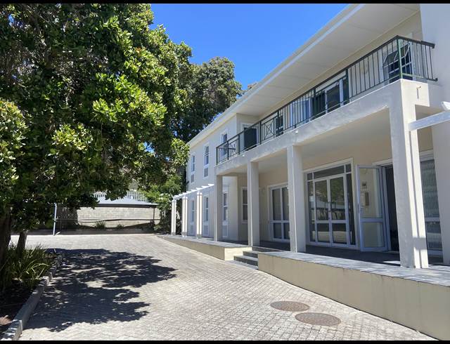 181M² BUSINESS TO LET IN WESTLAKE
