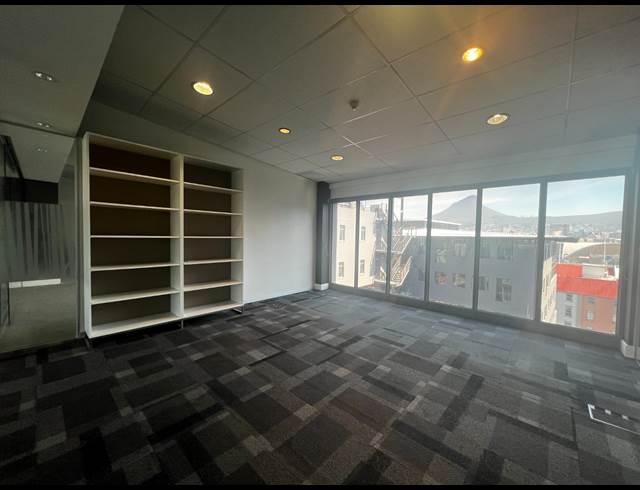403M² OFFICE TO LET IN WOODSTOCK