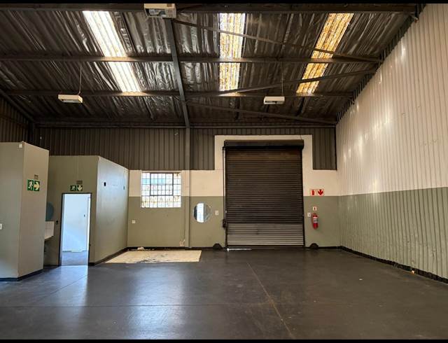 219M² WAREHOUSE TO LET IN CITY DEEP