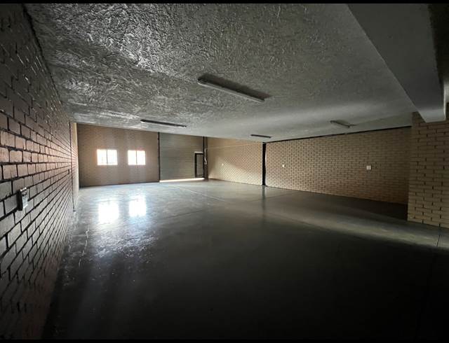 267M² WAREHOUSE TO LET IN HENNOPSPARK INDUSTRIAL