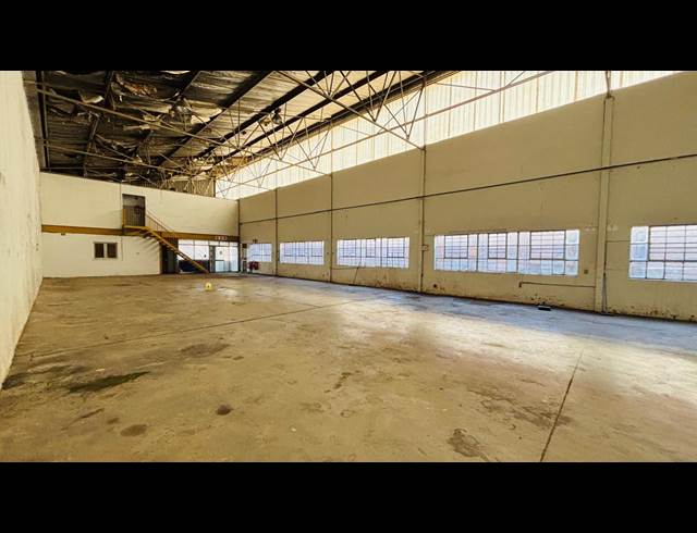 690M² WAREHOUSE TO LET IN STORMILL
