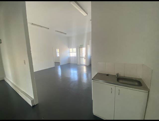 200M² WAREHOUSE TO LET IN MILNERTON CENTRAL