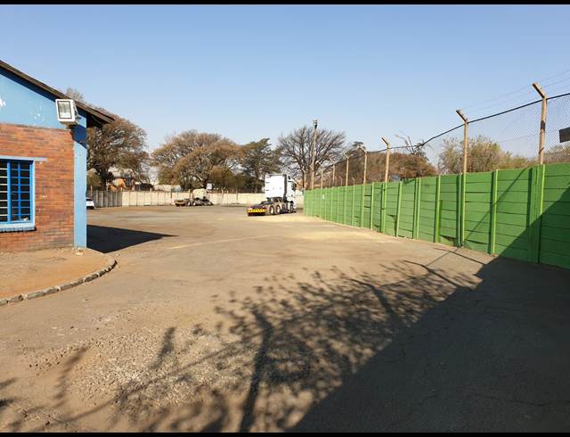 200M² INDUSTRIAL YARD TO LET IN WADEVILLE