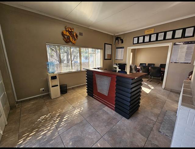 M² OFFICE TO LET IN CAPITAL PARK
