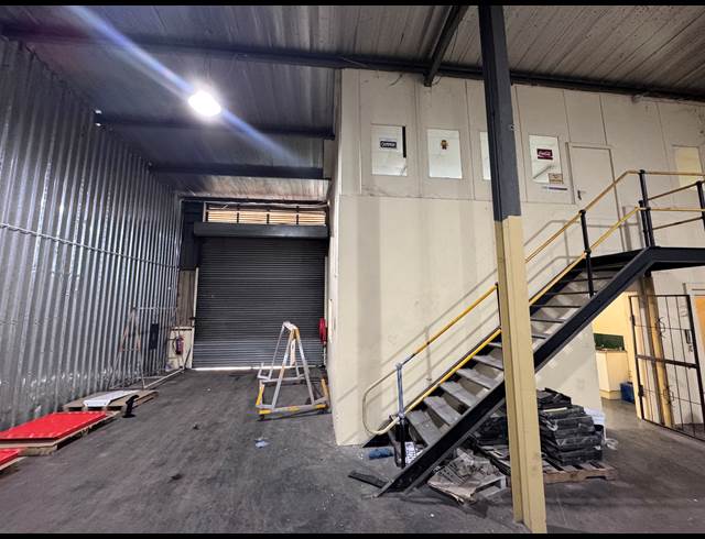 410M² WAREHOUSE TO LET IN MOUNT EDGECOMBE