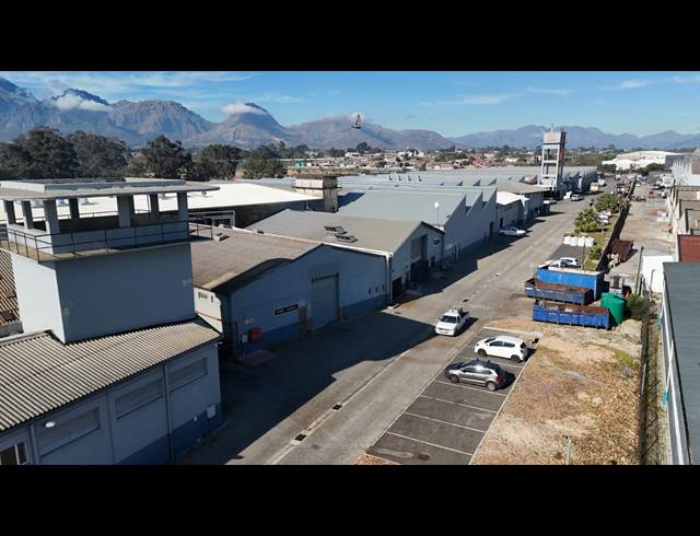 413M² WAREHOUSE TO LET IN DAL JOSAFAT