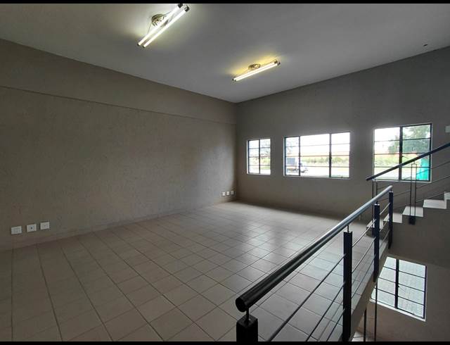 377M² WAREHOUSE TO LET IN POMONA