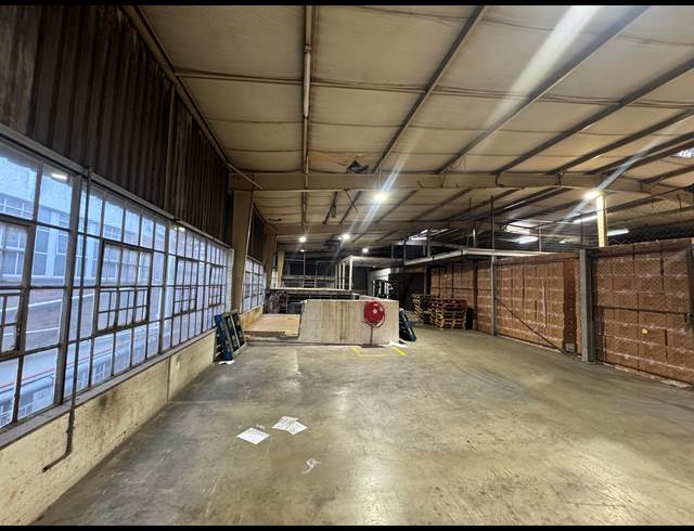 1,322M² WAREHOUSE TO LET IN WYNBERG
