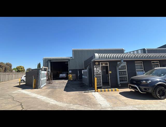 608M² WAREHOUSE TO LET IN JET PARK