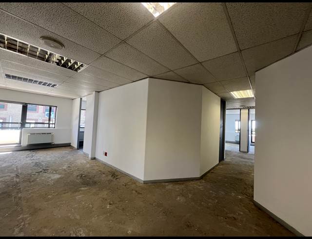 321M² OFFICE TO LET IN HYDE PARK