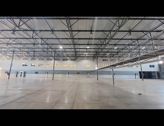 5,700M² WAREHOUSE TO LET IN FLORIDA GLEN