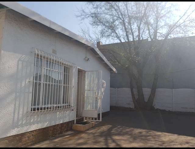 144M² OFFICE TO LET IN ALBERTON NORTH