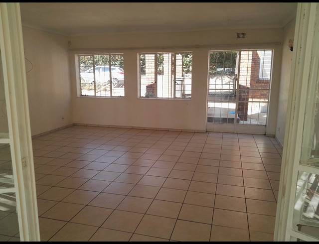 4 bed property to rent in LUIPAARDSVLEI 246 IQ
