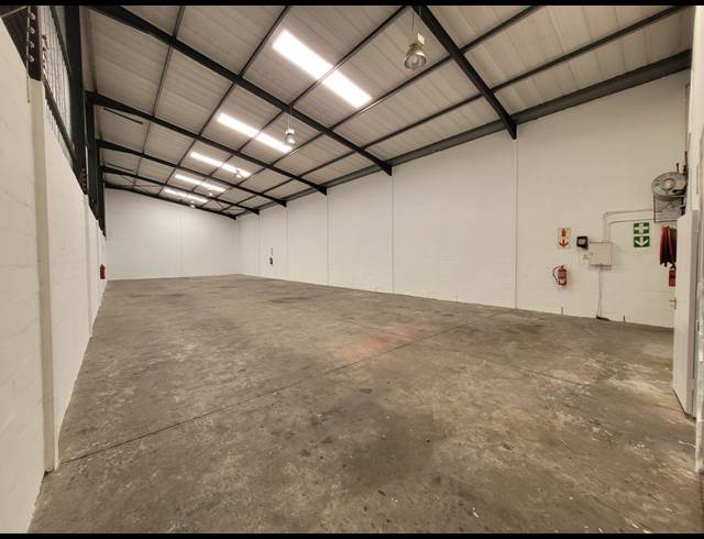 392M² WAREHOUSE RENTED IN KILLARNEY GARDENS