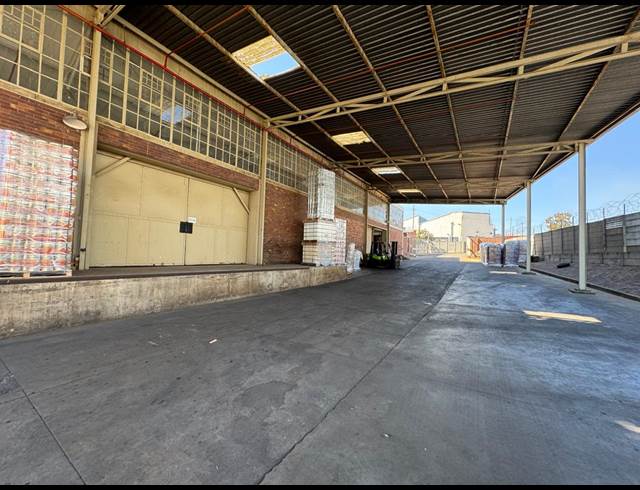3,650M² WAREHOUSE TO LET IN LONGDALE