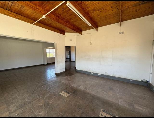 2,000M² INDUSTRIAL YARD TO LET IN CHAMDOR