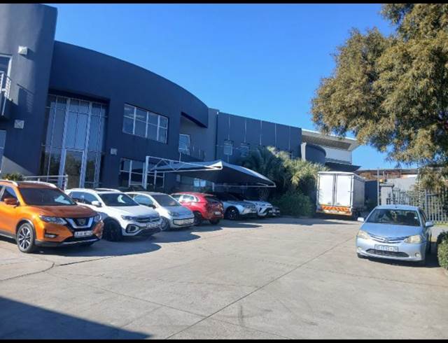2,348M² WAREHOUSE TO LET IN LONGMEADOW