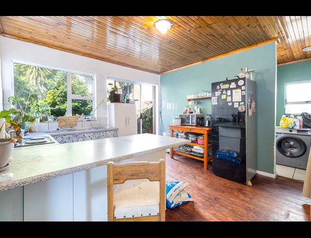 2 BEDROOM HOUSE TO LET IN WALMER ESTATE