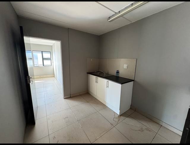 256M² WAREHOUSE TO LET IN PRINCESS AH