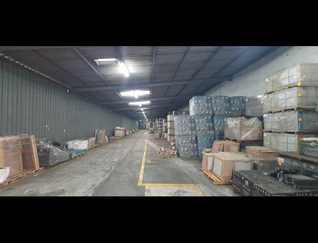 2,105M² INDUSTRIAL YARD TO LET IN PAARDEN EILAND