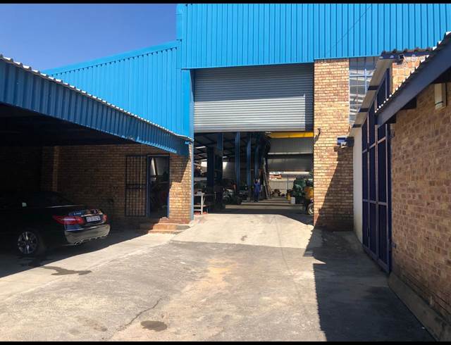 1,000M² WAREHOUSE TO LET IN KNIGHTS