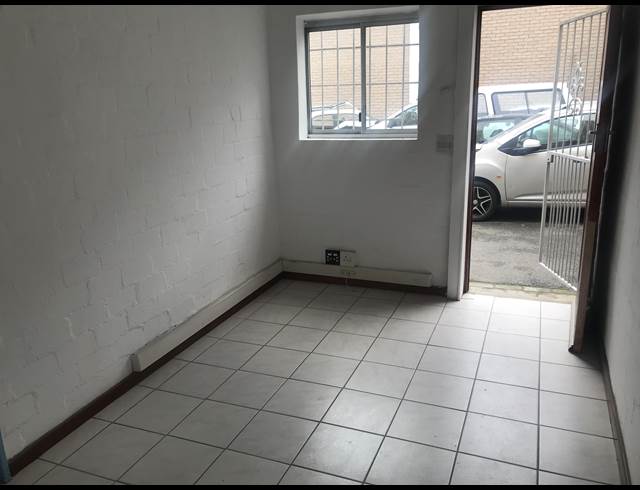 272M² WAREHOUSE TO LET IN AIRPORT INDUSTRIA