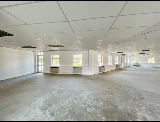 690M² OFFICE TO LET IN FOURWAYS