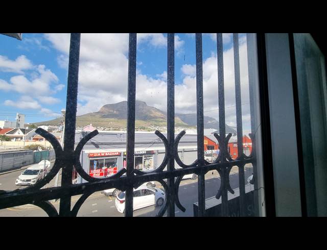 75M² BUSINESS TO LET IN WOODSTOCK