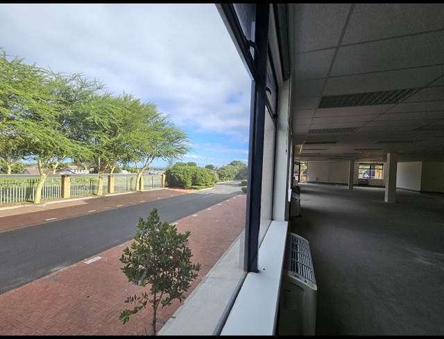 1,014M² OFFICE TO LET IN PLATTEKLOOF