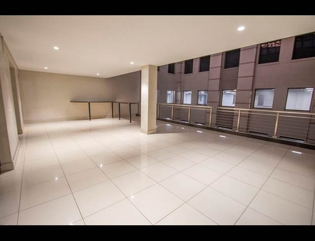 1,833M² OFFICE TO LET IN ROSEBANK