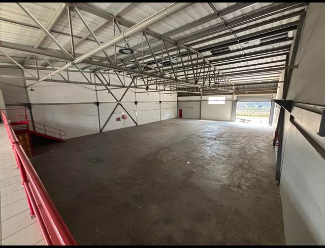 734M² WAREHOUSE TO LET IN JET PARK