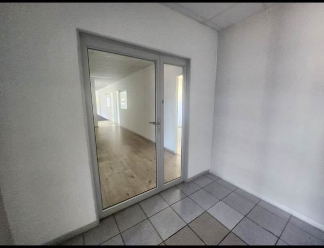 182M² OFFICE TO LET IN RANDJESPARK