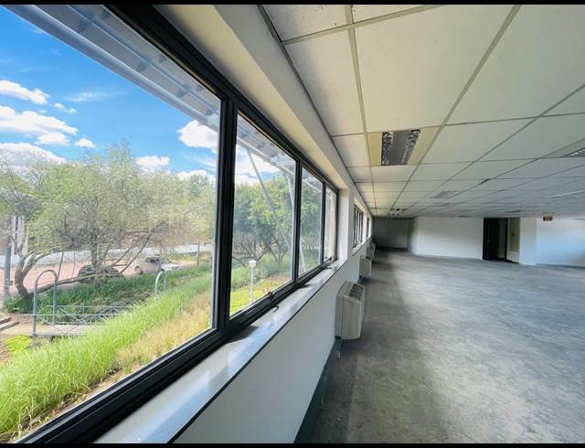 684M² OFFICE TO LET IN RANDJESPARK
