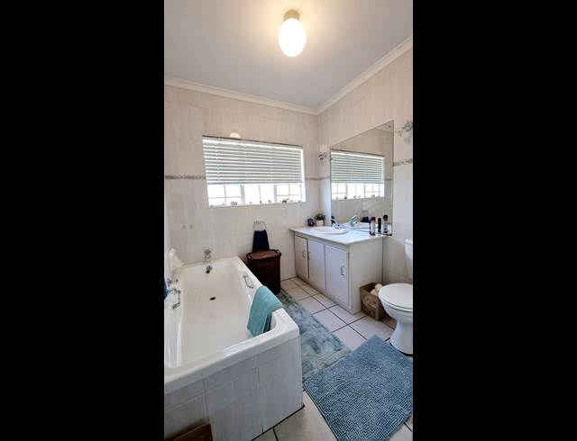 3 bed property to rent in CHANCLIFF AH