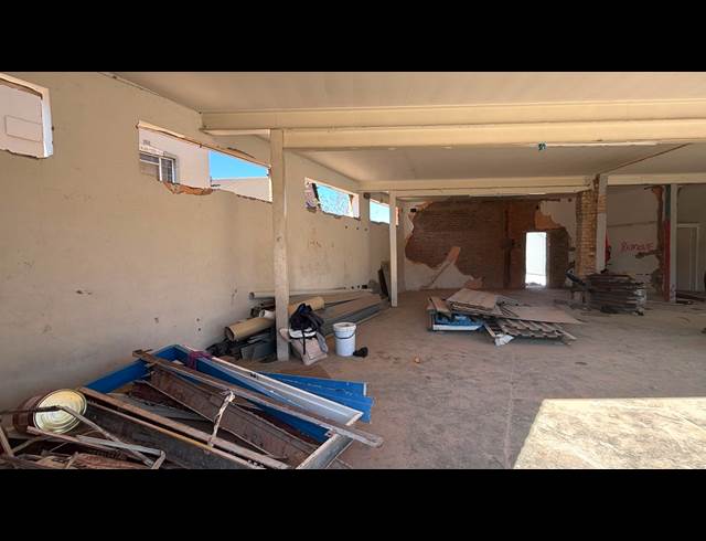 330M² WAREHOUSE TO LET IN EASTLEIGH