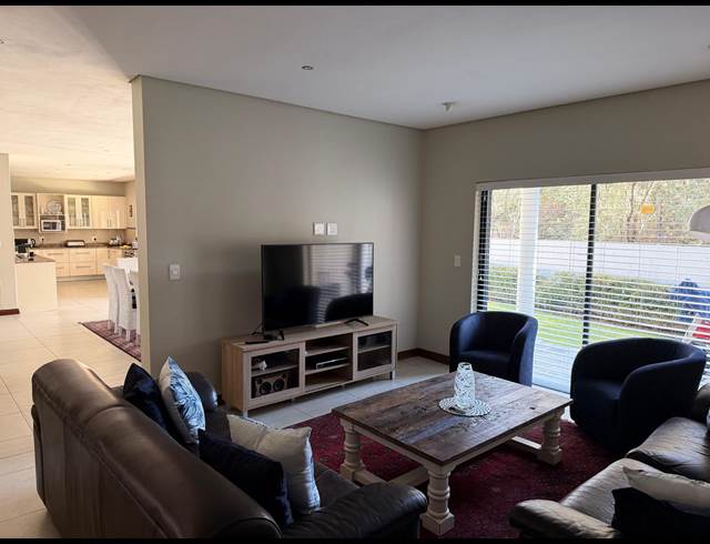 3 BEDROOM HOUSE TO LET IN PARKHURST