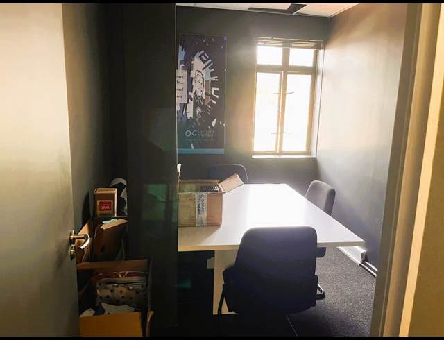 198M² OFFICE TO LET IN WESTLAKE