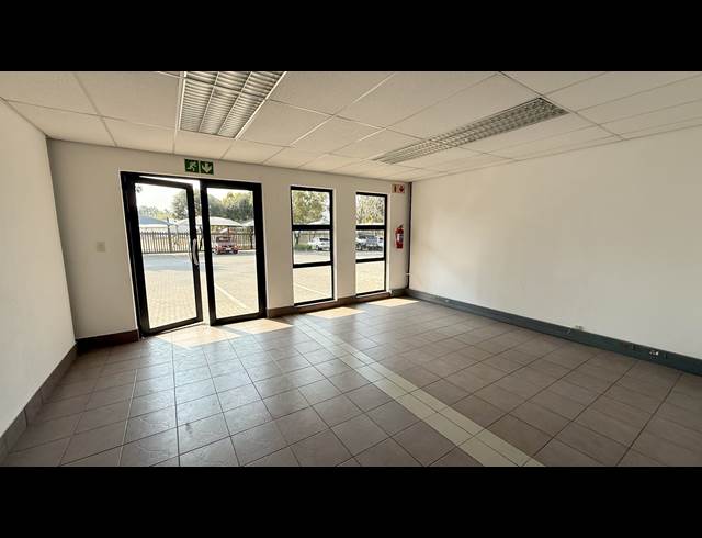 284.20M² WAREHOUSE TO LET IN DRIEHOEK