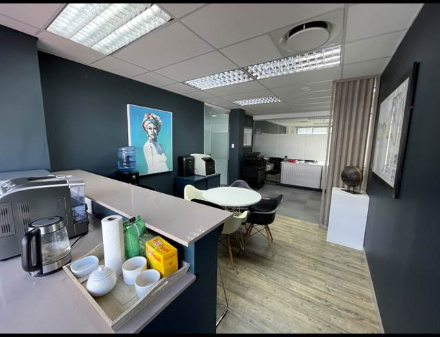 277M² OFFICE TO LET IN WATERFRONT